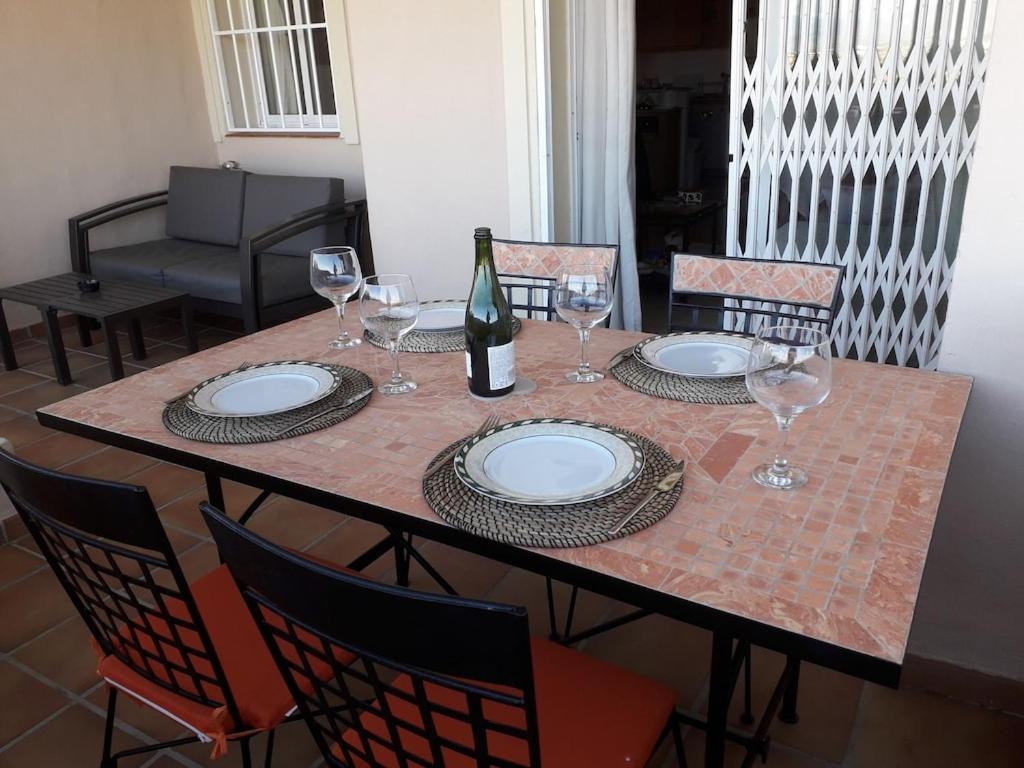 Duquesa Fairways, A Spacious Apartment With Fabulous Views And Facilities Manilva Buitenkant foto