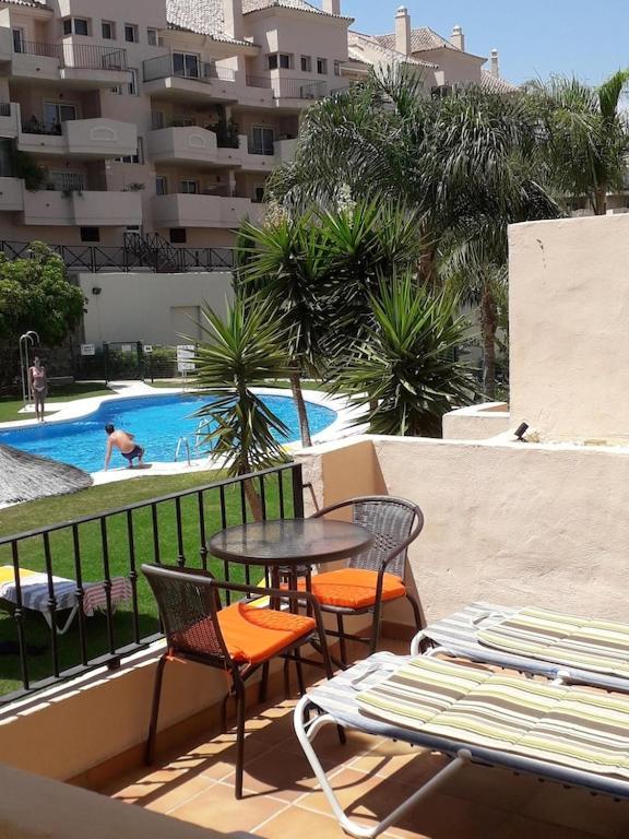 Duquesa Fairways, A Spacious Apartment With Fabulous Views And Facilities Manilva Buitenkant foto