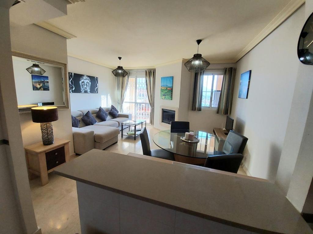 Duquesa Fairways, A Spacious Apartment With Fabulous Views And Facilities Manilva Buitenkant foto