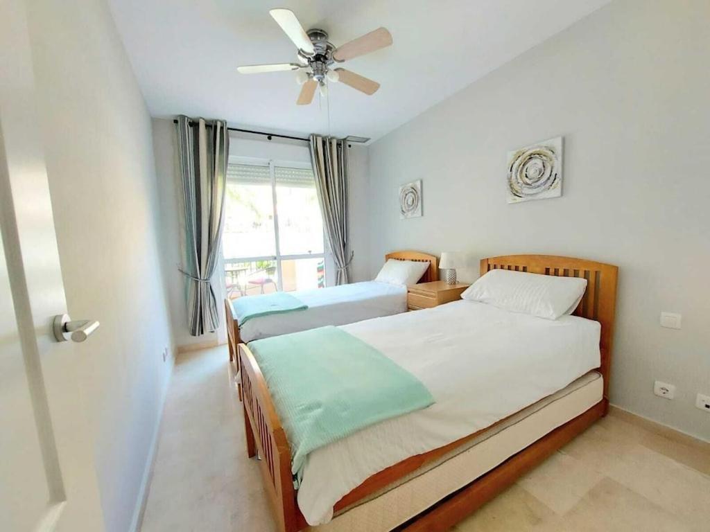 Duquesa Fairways, A Spacious Apartment With Fabulous Views And Facilities Manilva Buitenkant foto